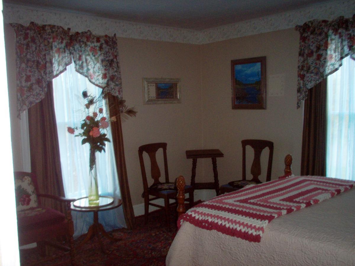 Parks Edge Inn Millinocket Екстериор снимка