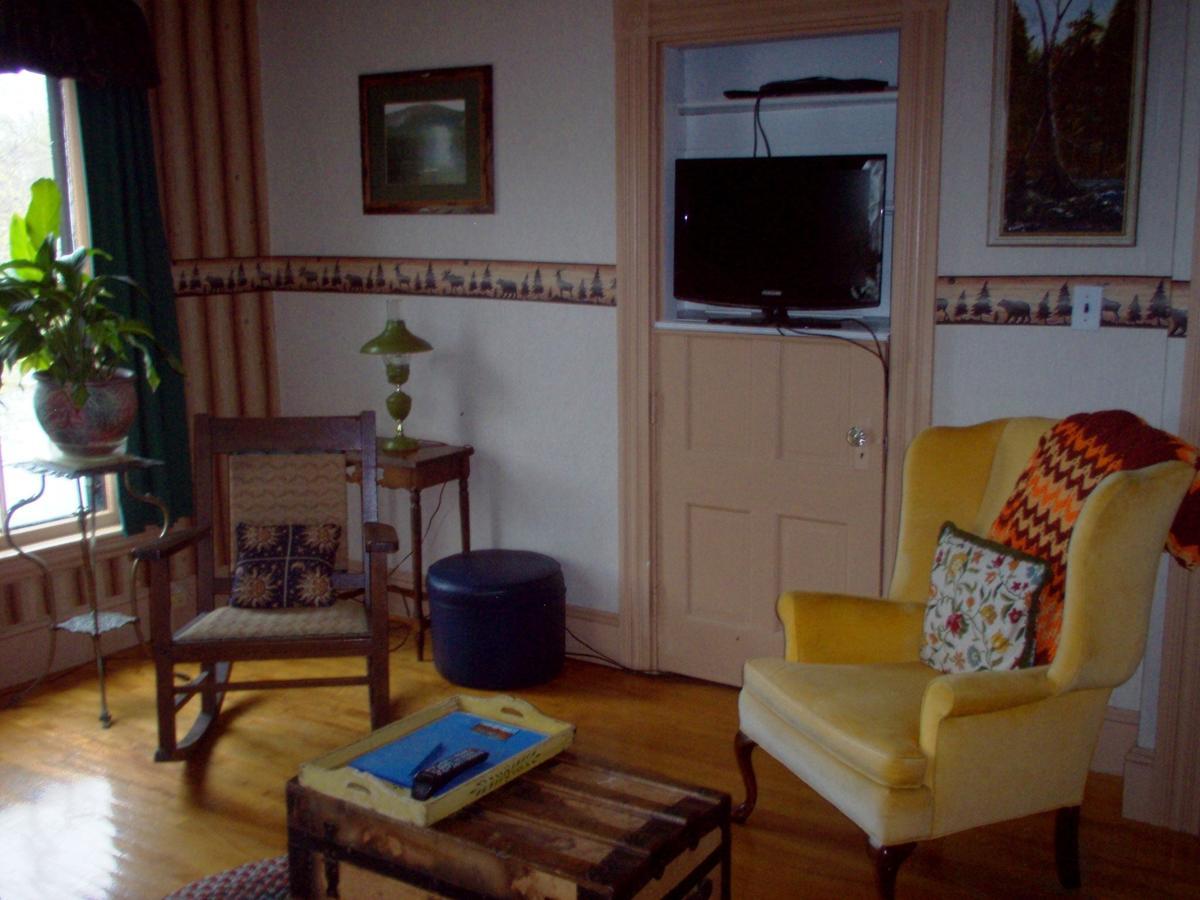 Parks Edge Inn Millinocket Екстериор снимка